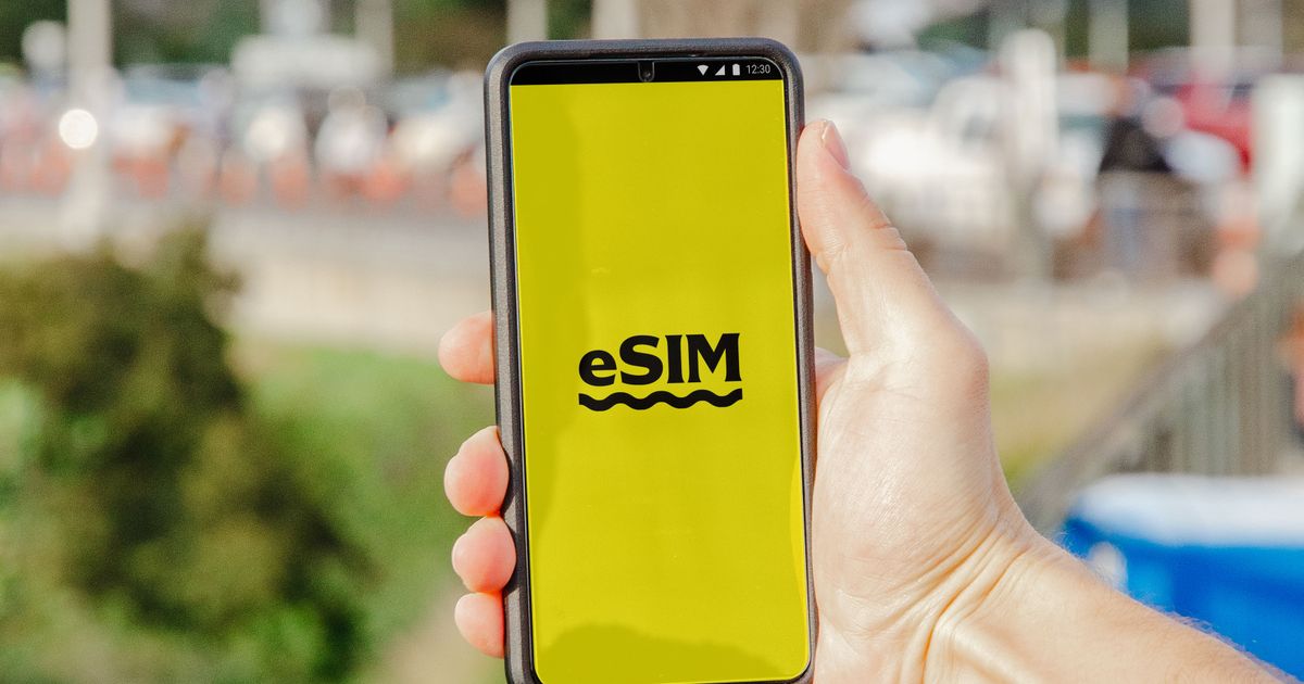 A traveller's smartphone showing its eSIM ready for a trip to the USA